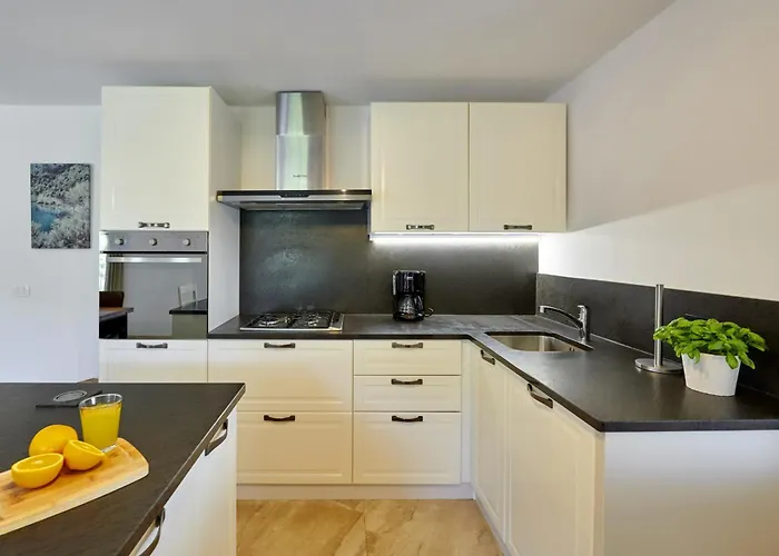 Βίλα Eugenia For 8 People With Private Pool & Large Garden Only 3 Km From The Mošćenička Draga
