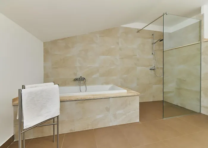 Eugenia For 8 People With Private Pool & Large Garden Only 3 Km From The *