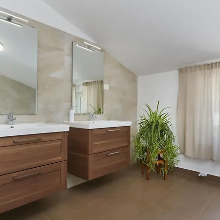 Eugenia For 8 People With Private Pool & Large Garden Only 3 Km From The