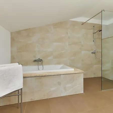 Eugenia For 8 People With Private Pool & Large Garden Only 3 Km From The *
