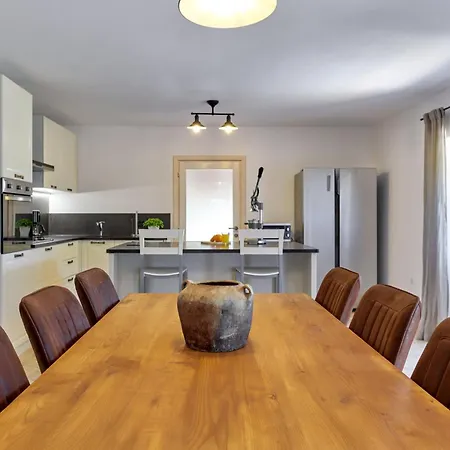 Eugenia For 8 People With Private Pool & Large Garden Only 3 Km From The Villa