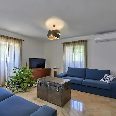 Eugenia For 8 People With Private Pool & Large Garden Only 3 Km From The Villa *