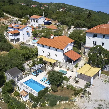 Villa Eugenia For 8 People With Private Pool & Large Garden Only 3 Km From The Moscenicka Draga