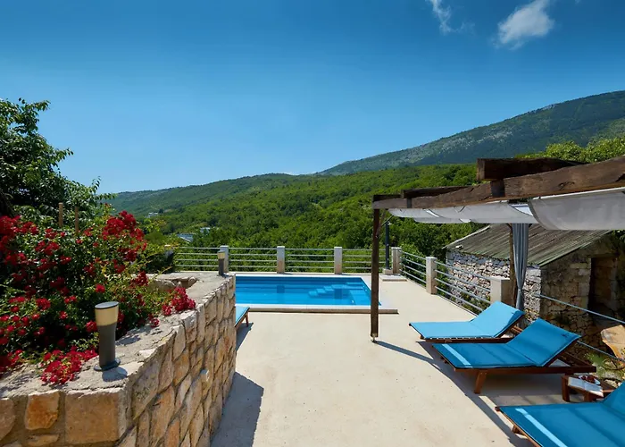 Villa Eugenia For 8 People With Private Pool & Large Garden Only 3 Km From The Moscenicka Draga