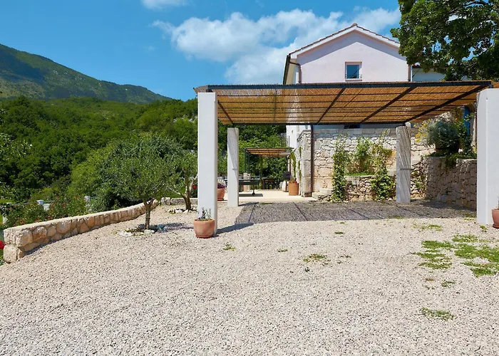 Eugenia For 8 People With Private Pool & Large Garden Only 3 Km From The